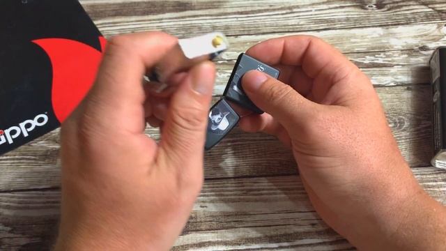 Как и чем заправить зажигалку Zippo. смотреть онлайн