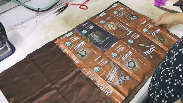 Upcycle Starbucks Coffee Beans Bags Into Tote Bag смотреть онлайн