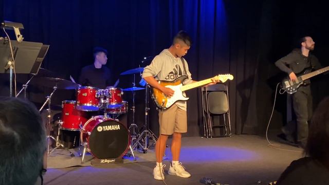 Jarrett’s Guitar Recital Jun-22 (Carry On My Wayward Son by Kansas) смотреть онлайн