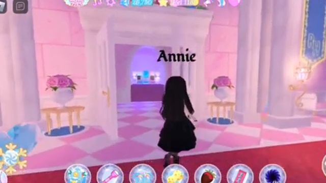 Зимнее обновление в роял хай! Краткий обзор. Новый календарь? Новые вещи? Royal high roblox смотреть онлайн