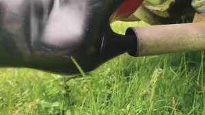 Иринка похоже ловит удовольствие от этого)))) Чёрные ботильоны при ней, как всегда на каблучках...