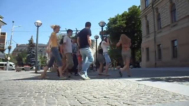 Игры на улице: "Лошади и Лоси" смотреть онлайн