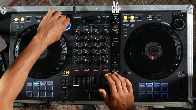 Scratch Like Pros & Merge Songs EASILY! | Pioneer DJ DDJ-FLX6 смотреть онлайн