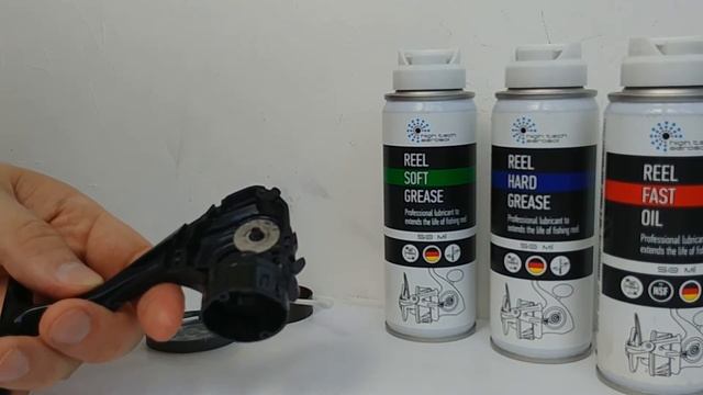 Обслуживание катушки Daiwa при помощи продуктов компании High Tech Aerosol. Смазка HTA и Дайва лт. смотреть онлайн
