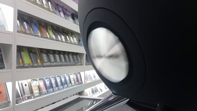 Harman Kardon Onyx Studio смотреть онлайн