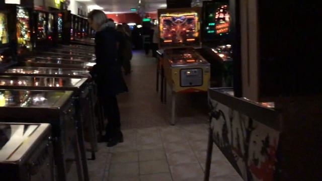 Playing Pinball in Budapest: The Pinball Museum смотреть онлайн