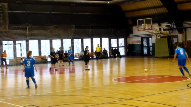 Beke Adrienn szabadrúgásgól смотреть онлайн