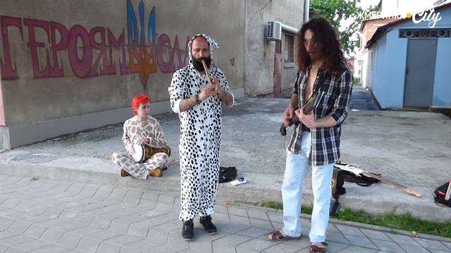 Затишний вечір понеділка у Жмеринці смотреть онлайн