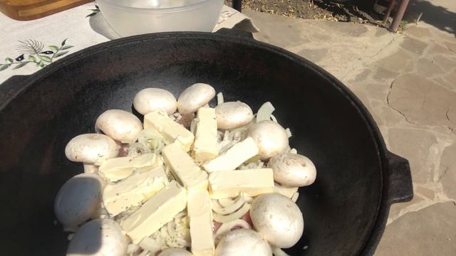 ЭТО БЛЮДО ВЫ ДОЛЖНЫ ПОПРОБОВАТЬ ОБЯЗАТЕЛЬНО ИНДЕЙКА ПО КРЕМЛЕВСКИ В КАЗАНЕ НА КОСТРЕ смотреть онлайн