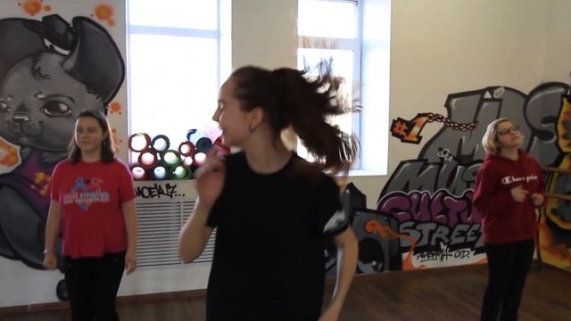 Занятия K-pop в школе MDS смотреть онлайн