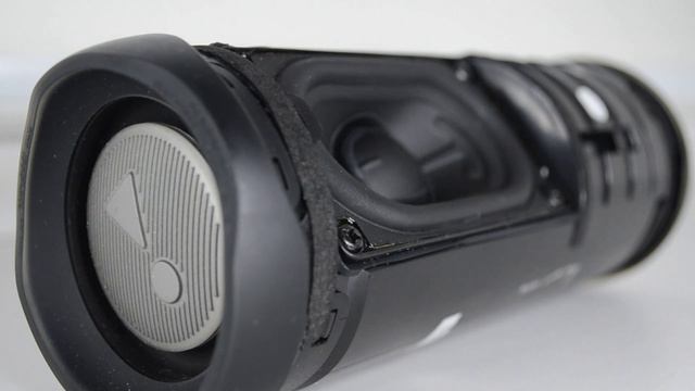 Колонка JBL FLIP 5 LFM 60% Bass Test РЕАКЦИЯ НА ПЕСНИ ОНА ХОЧЕТ ЛЮБВИ смотреть онлайн