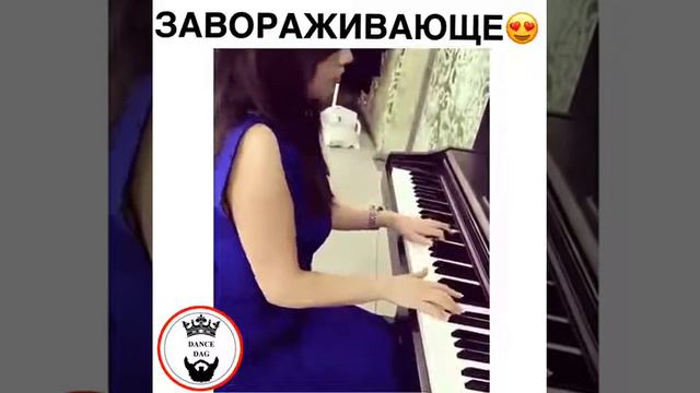 Очень круто играет на пианино смотреть онлайн