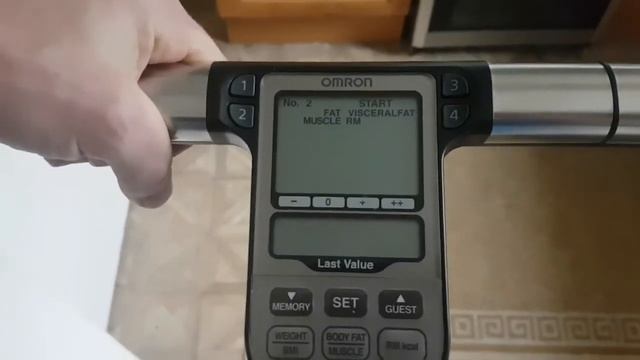 BODY FAT SCALES, ANY GOOD? MY REVIEW | OMRON HBF-516B KARADA SCAN BODY FAT SCALES смотреть онлайн