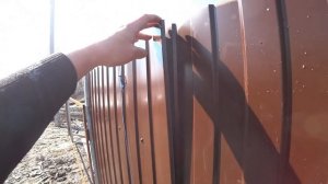 КАК ПОСТРОИТЬ ЗАБОР из профильной трубы профнастила своими руками в одного