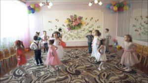 Общий танец  "  Дружба -  это не работа  "     средняя гр д/с №446 м. Харкова