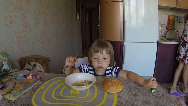 Некрасивая я,кушаю. смотреть онлайн