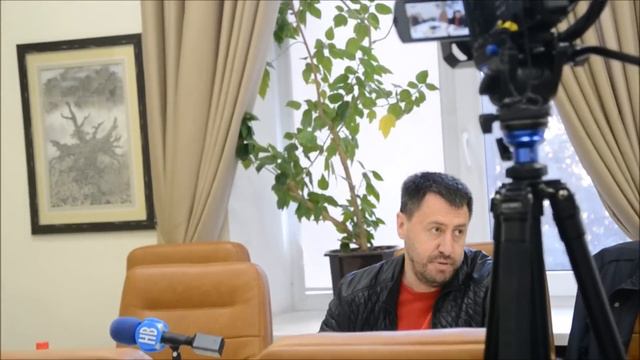 ПН TV: Депутат Ентин в ответ на оскорбления бросил в Лепишева микрофон журналистов смотреть онлайн