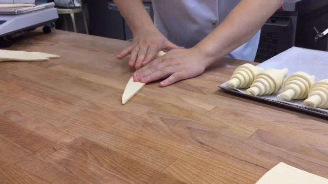 Знаменитые круассаны бистро "Гаврош" смотреть онлайн