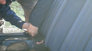 Mercedes Benz W124 - How to remove the back seat on a sedan - tutorial maintenance