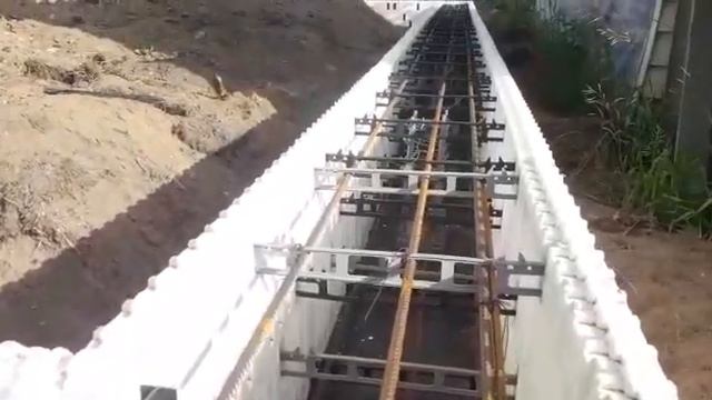 Подготовка несъемной опалубки Альфапор и каркаса к заливке фундамента 10 на 10 метров смотреть онлайн