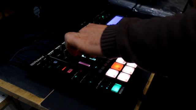 Roland MC-707 with external effects and a synth смотреть онлайн
