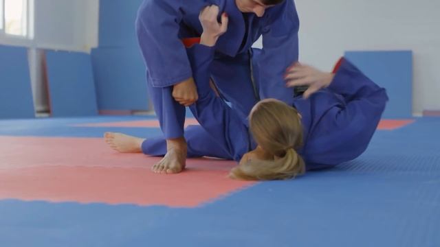 Why MMA And BJJ Destroy Egos (And Traditional Martial Arts Don’t) смотреть онлайн