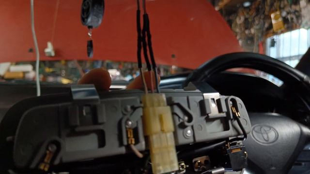 Ставим дополнительный светильник в салон Toyota Corolla AE100 - AE111 смотреть онлайн