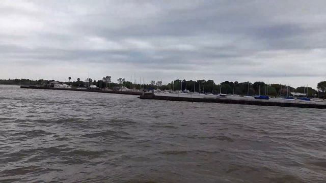 Прогулка на катамаране по рекам города Тигре в Аргентине. смотреть онлайн