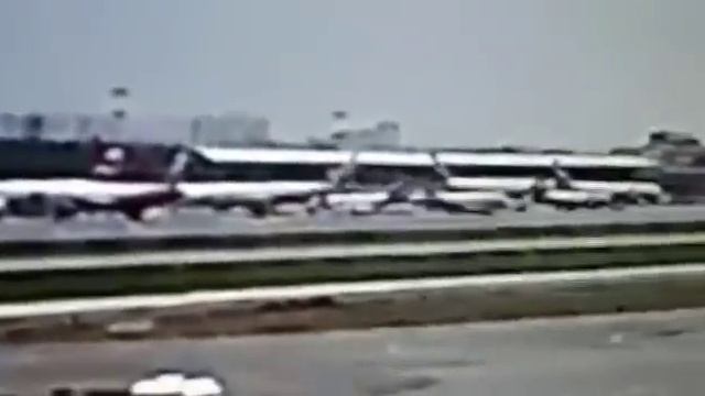 Жёсткая посадка Sukhoi Superjet 100 в Шереметьево смотреть онлайн