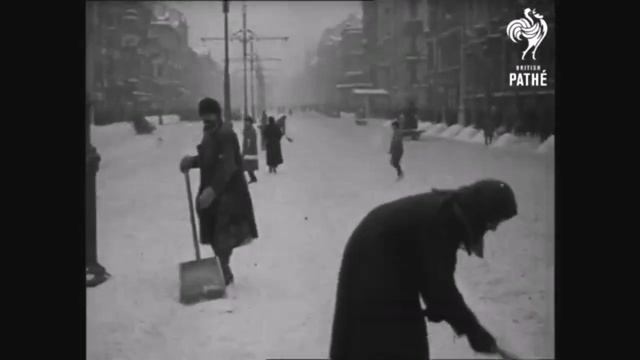 Кинохроника, Петроград, зима, 1921 год. Город засыпан снегом. В кадре Невский, Литейный, Дворцовая смотреть онлайн