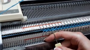 Урок машинного вязания. Прибавки и убавки на жемчужной резинке