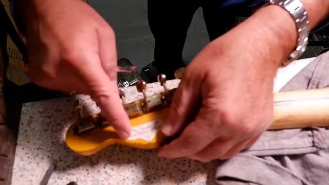 How To Put A Fender Logo On The Headstock смотреть онлайн