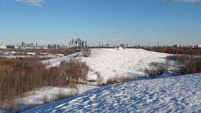 Вид на Москву с Крылатских холмов 15.03.2022 смотреть онлайн