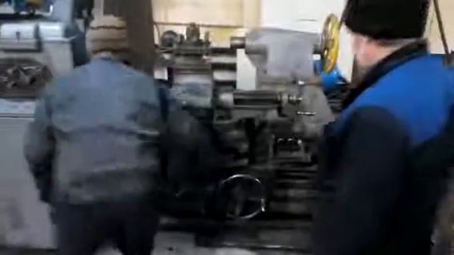 Работа на лоботокарном станке https://trubomet.ru/turnworks/ смотреть онлайн