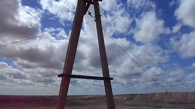 Под тремя столбами эпох развития электроснабжения рудника у водокачки Коунрада виды вообще ..! О смотреть онлайн