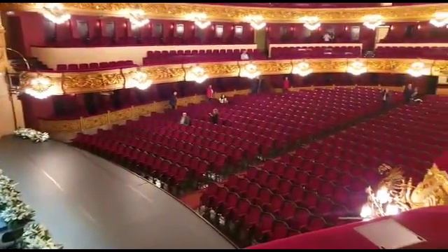 Зал Лисео в Барселоне в ожидании концерта оркестра Самарской филармонии! смотреть онлайн