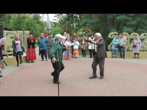 «Матаня» с пляской. Играет гармонист Александр Рыбин
