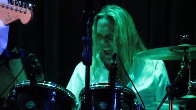 Nicko McBrain Drumming At BB King's Blues Club смотреть онлайн