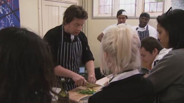 Jamie's Dream School | Jamie Oliver's Knife Skills смотреть онлайн