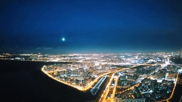 К Земле летит огромный светящийся шар смотреть онлайн