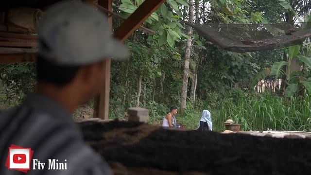 ISTRIKU T3G4 S3L1NGKUH DENGAN KAKAKU SAAT AKU SEDANG KULI CETAK BATU BATA‼️ смотреть онлайн