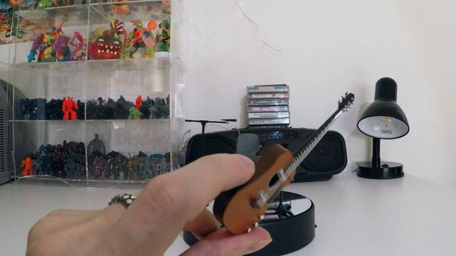Фигурка Kurt Cobain Unplugged от Neca 2006 смотреть онлайн
