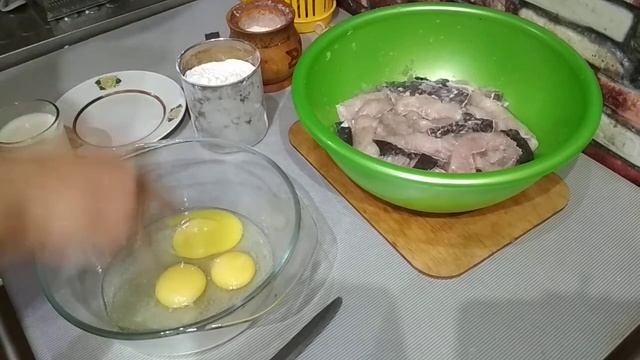 Сом в кляре.Лучший способ приготовления сома.Как вкусно приготовить сома. смотреть онлайн