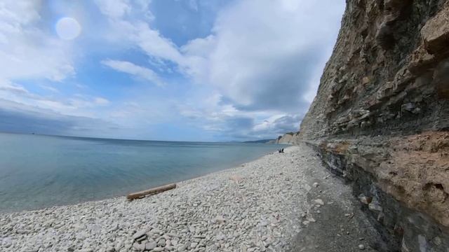 Waterfall. Sea. Wild beach/ Геленджик. Дикий пляж Сосновка смотреть онлайн