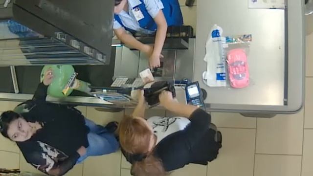 Цыганки на кассе смотреть онлайн