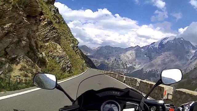 Honda CBF1000 going down Stelvio Pass - Italy - 24th June 2017 смотреть онлайн