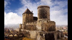 Изумительные старинные замки и природа