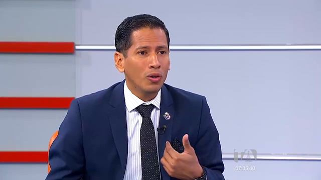Entrevista a Carlos Medina abogado de los trabajadores de la hacienda "La Clementina" -Teleamazonas смотреть онлайн