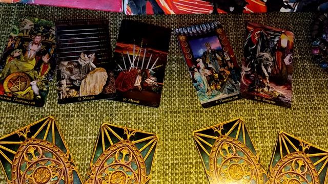 Какой из двух вариантов выбрать? /Расклад на Таро /Таро Иллюминатов (Tarot Illuminati). смотреть онлайн