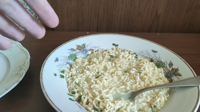 Обзор на новый роллтон со вкусом сыра и зелени